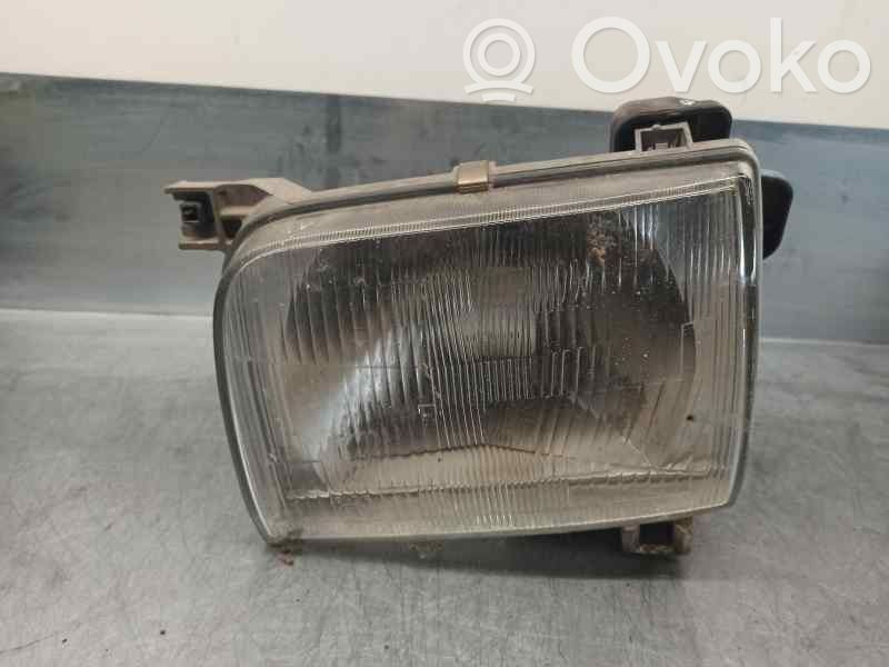 Nissan PickUp Phare frontale 