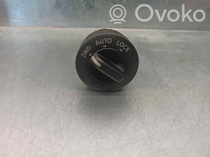 Nissan X-Trail T30 Interruptor de control del panel de luces 