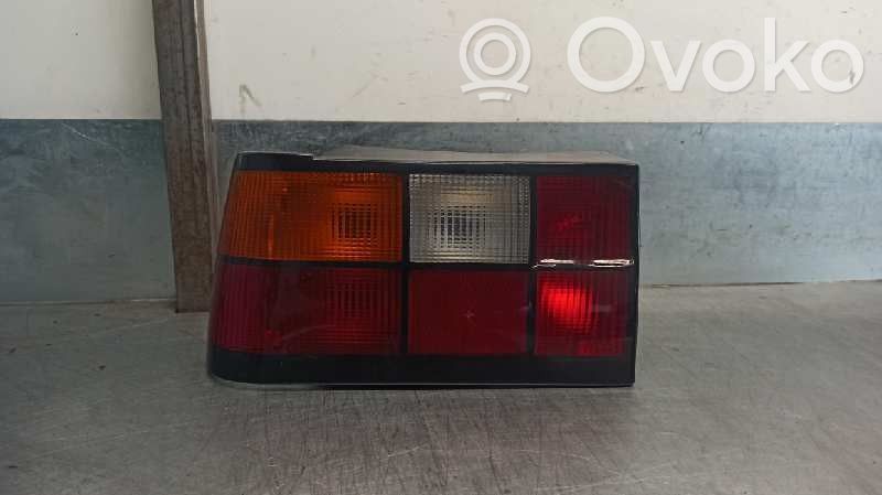 Volvo 440 Aizmugurējais lukturis virsbūvē 