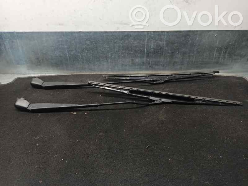 Renault Megane I Front wiper blade arm 