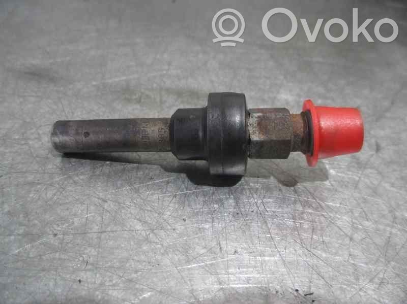 Mercedes-Benz 190 W201 Injector combustibil 