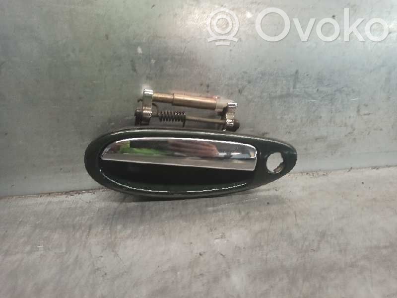 Manecilla externa puerta delantera