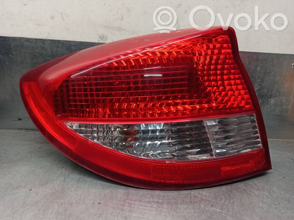 KIA Rio Luz trasera/de freno