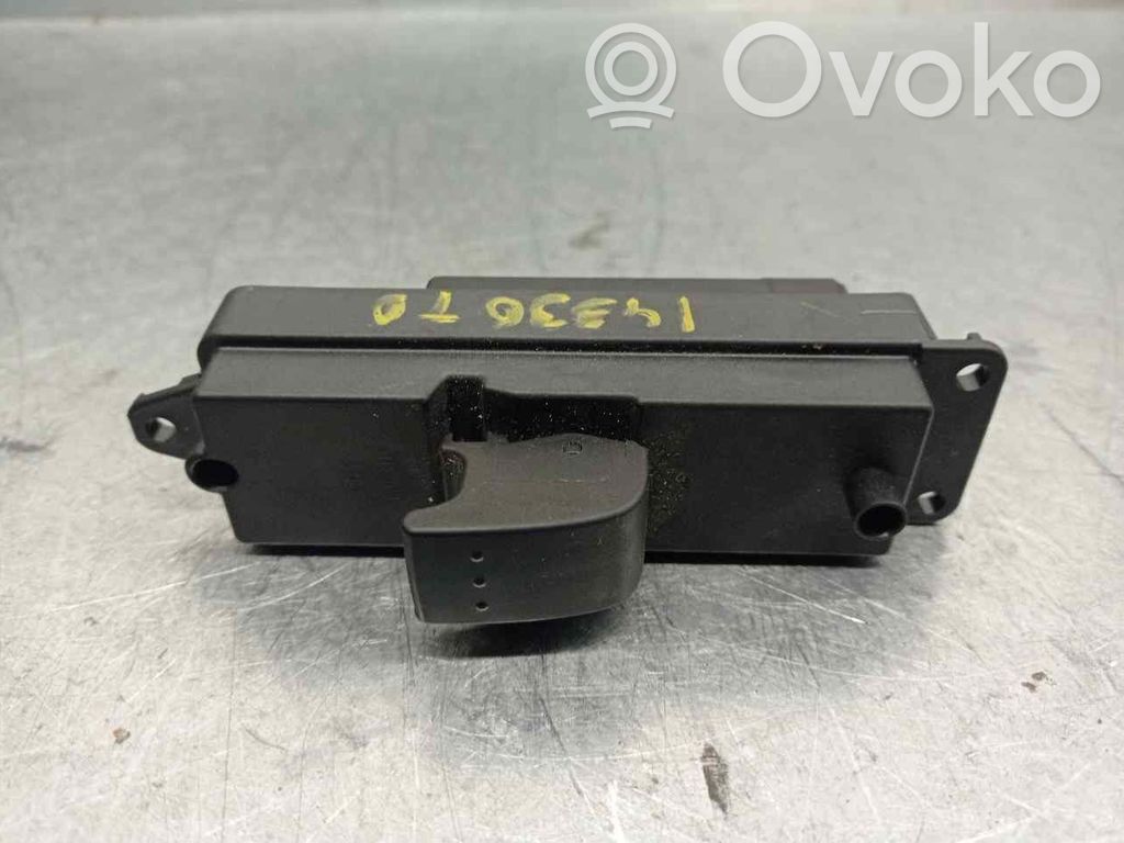 Electric window control switch   BP4K66380,03123120