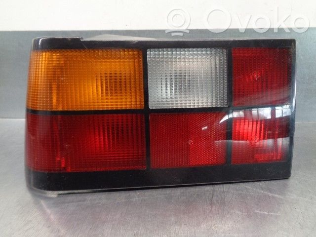 Volvo 460 Aizmugurējais lukturis virsbūvē 