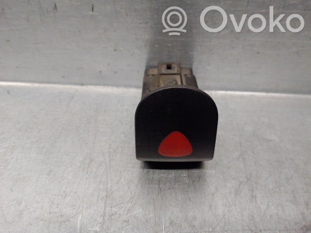 Nissan Kubistar Botón interruptor de luz de peligro 