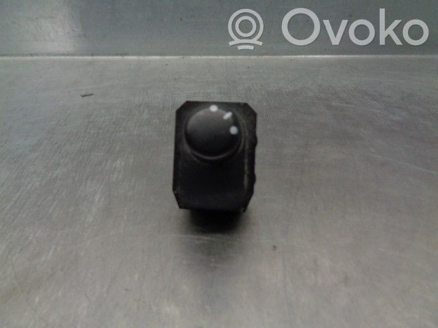 Suzuki Grand Vitara II Wing mirror switch 