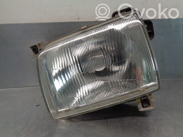 Nissan PickUp Phare frontale 