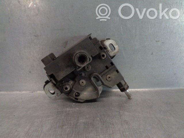 Ford Focus Tie down hook / loop 