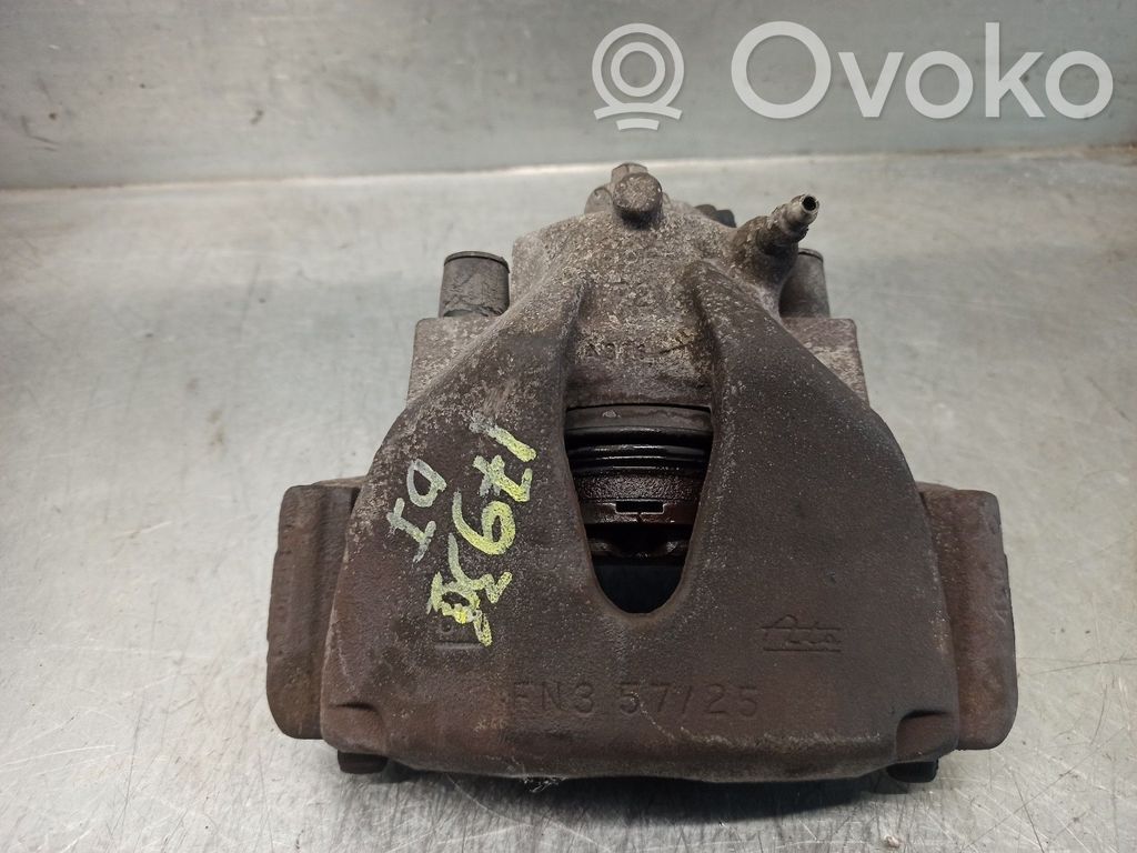 Saab 9-3 Ver1 Zacisk hamulcowy przedni 