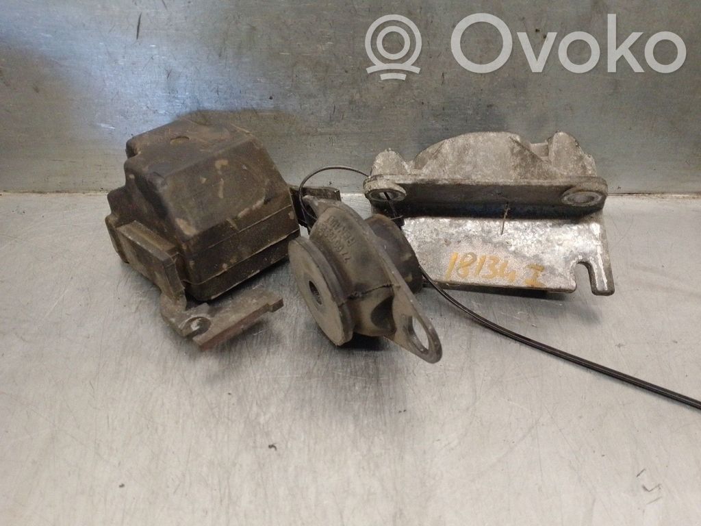 Engine mount bracket   7700416071,7700416071