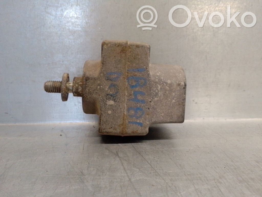 Engine mount bracket   YC156M046AD