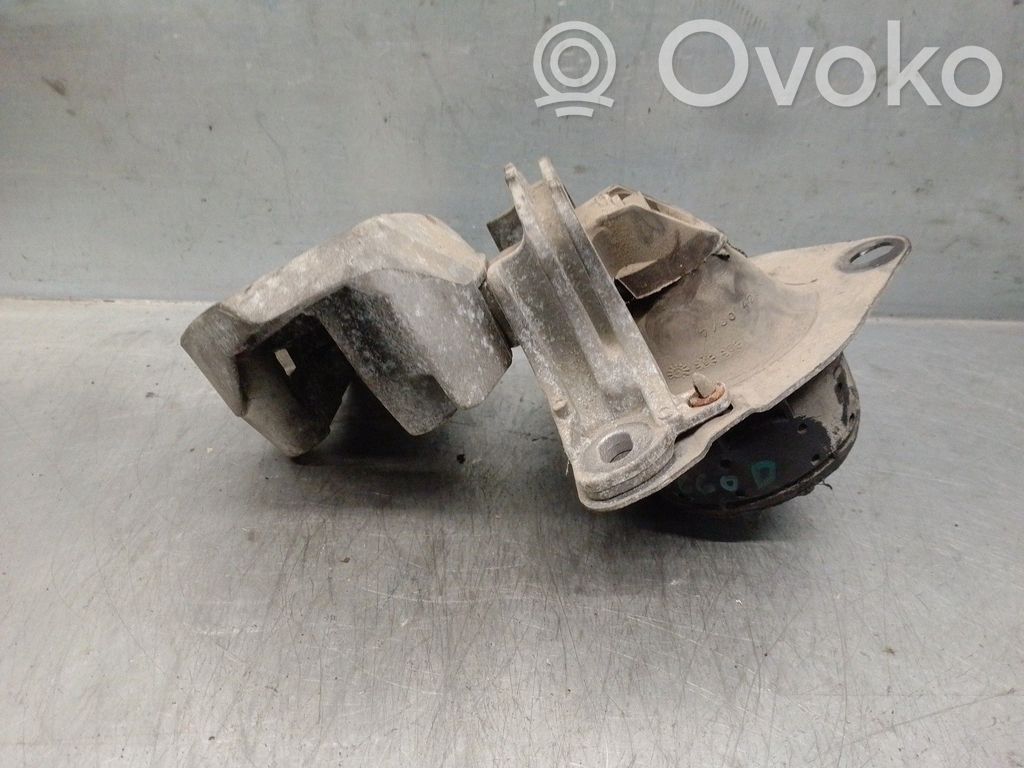 Renault Laguna I Engine mount bracket 