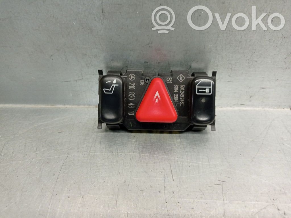 Mercedes-Benz E W210 Botón interruptor de luz de peligro 