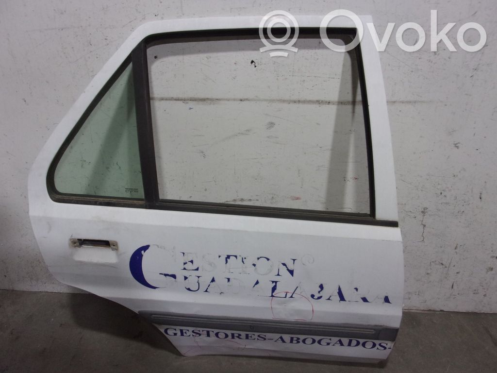 Peugeot 106 Puerta trasera 
