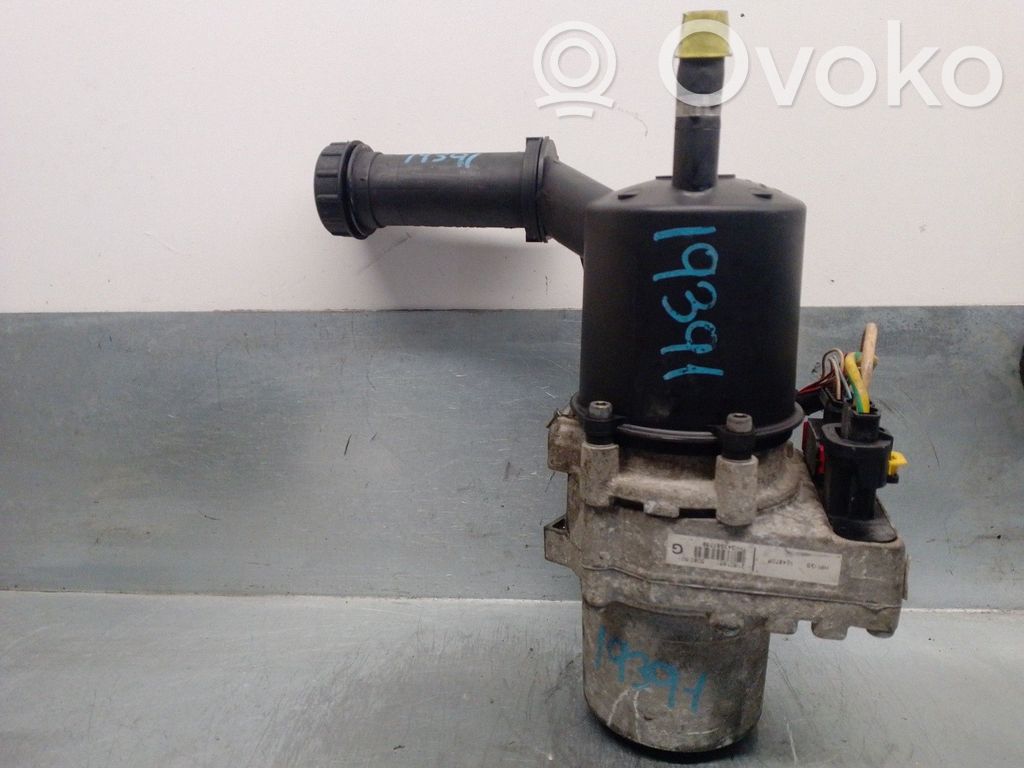 Citroen C4 I Ohjaustehostimen pumppu 