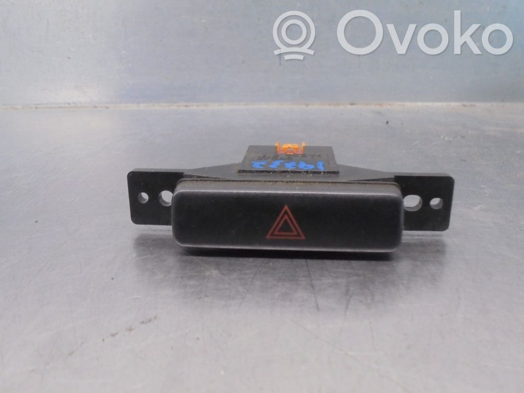 Suzuki Grand Vitara II Botón interruptor de luz de peligro 