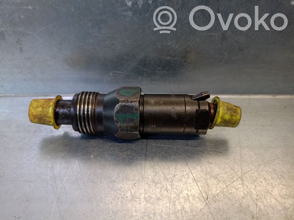 Renault Clio I Inyector de combustible 