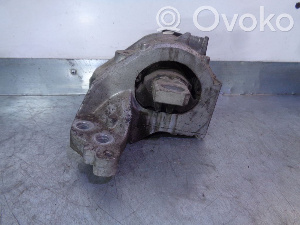 Peugeot 407 Engine mount bracket 