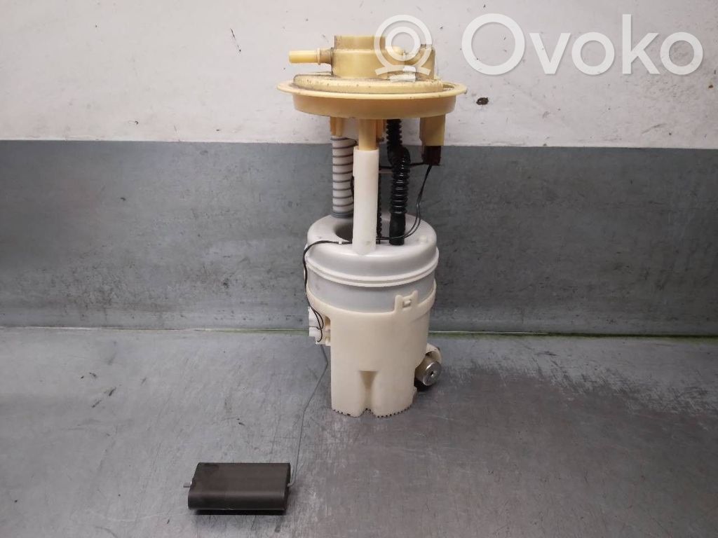 Bomba interna de combustible   MN135000