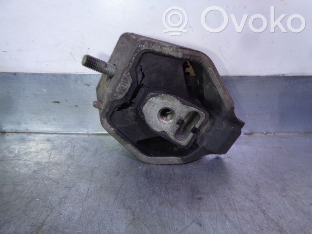 Audi A6 S6 C4 4A Mocowanie / Uchwyt skrzyni biegów 