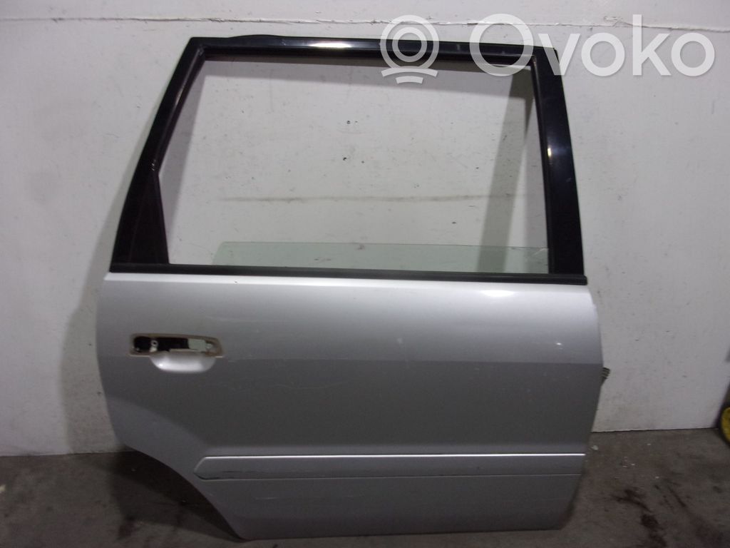 Mitsubishi Space Wagon Puerta trasera 