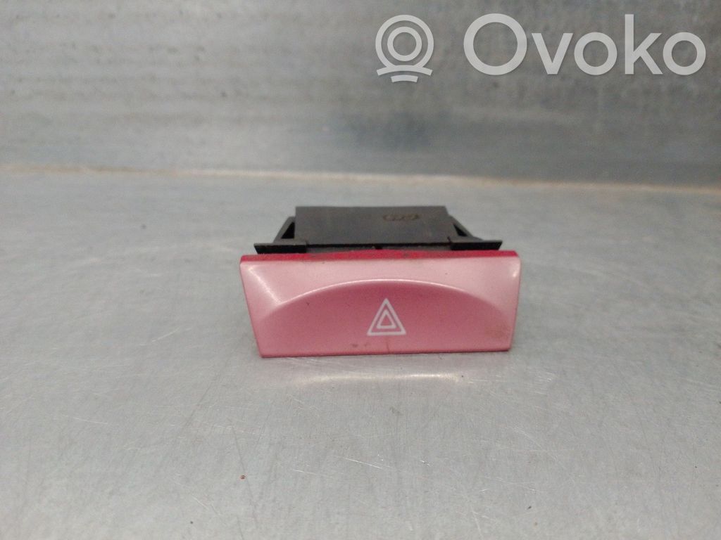 Fiat Stilo Hätävilkkujen kytkin 