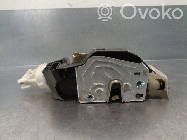Mercedes-Benz Sprinter W901 W902 W903 W904 Takaoven lukko