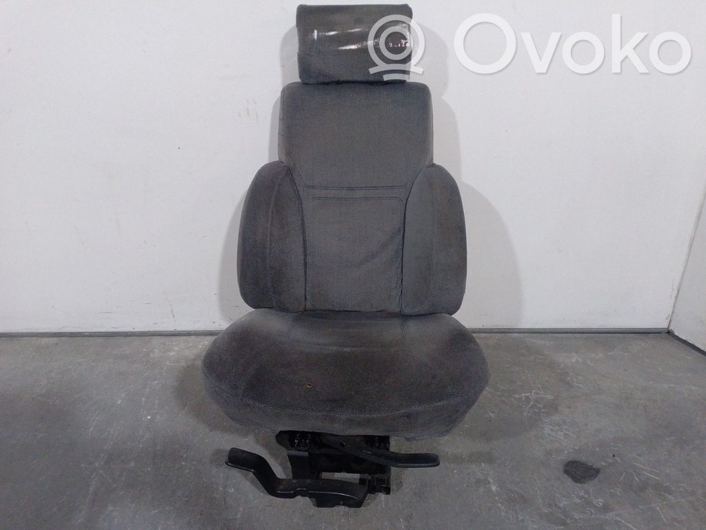 Etumatkustajan istuin   7700580611
