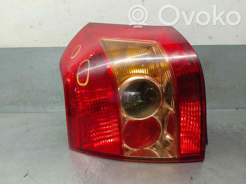 Toyota Corolla Verso E121 Luz trasera/de freno 