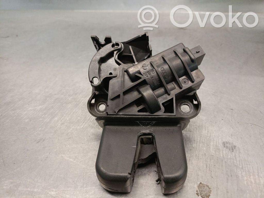 Audi A8 S8 D2 4D Tailgate lock latch 