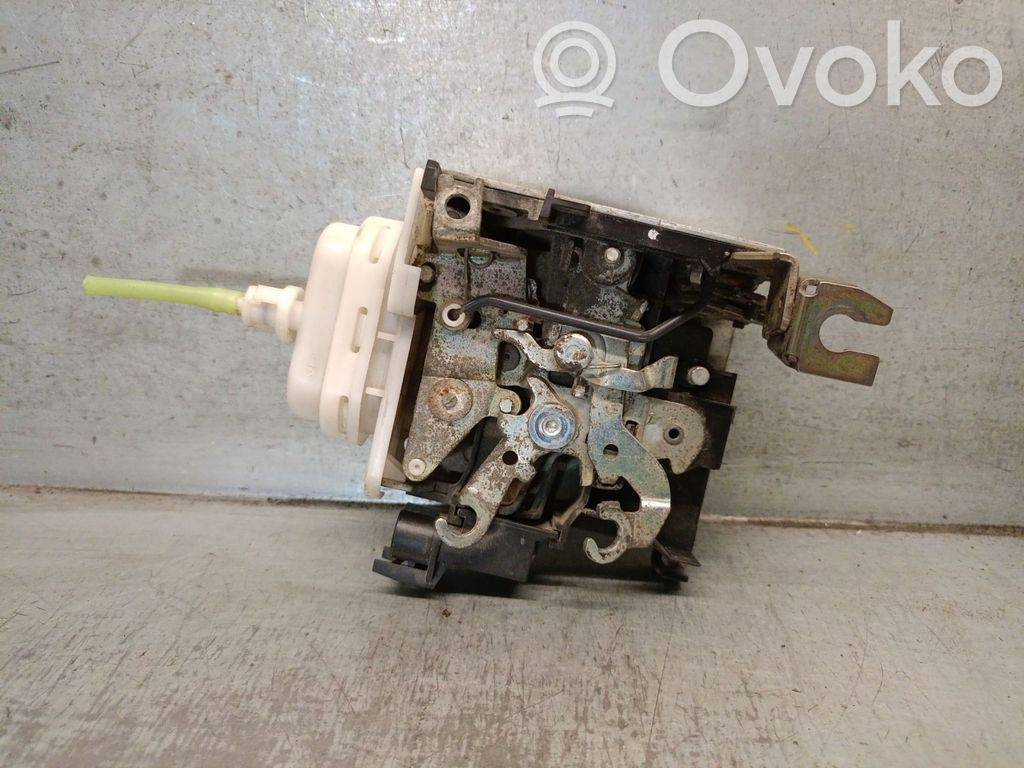 Audi A8 S8 D2 4D Etuoven lukko 