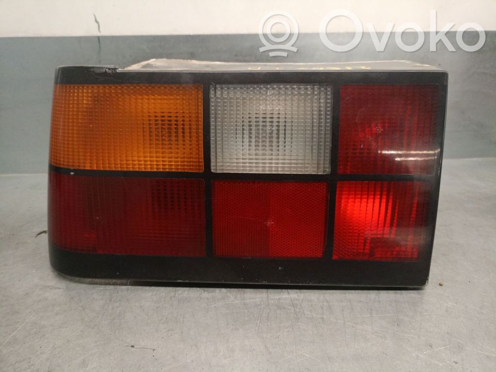 Volvo 460 Aizmugurējais lukturis virsbūvē 