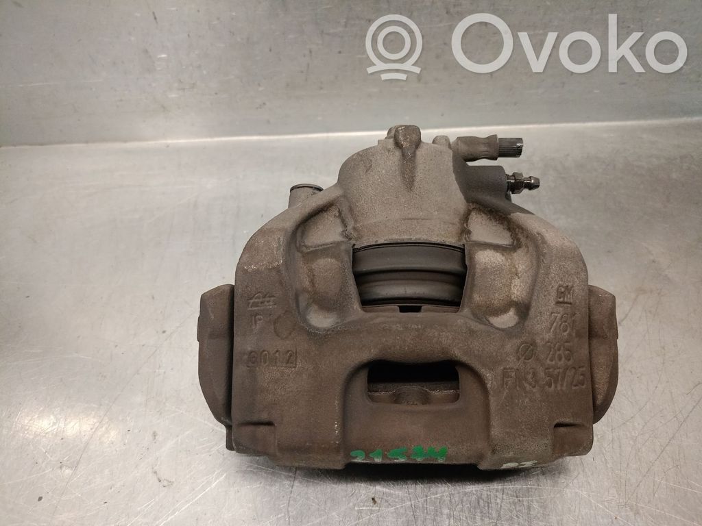 Opel Vectra C Zacisk hamulcowy przedni 
