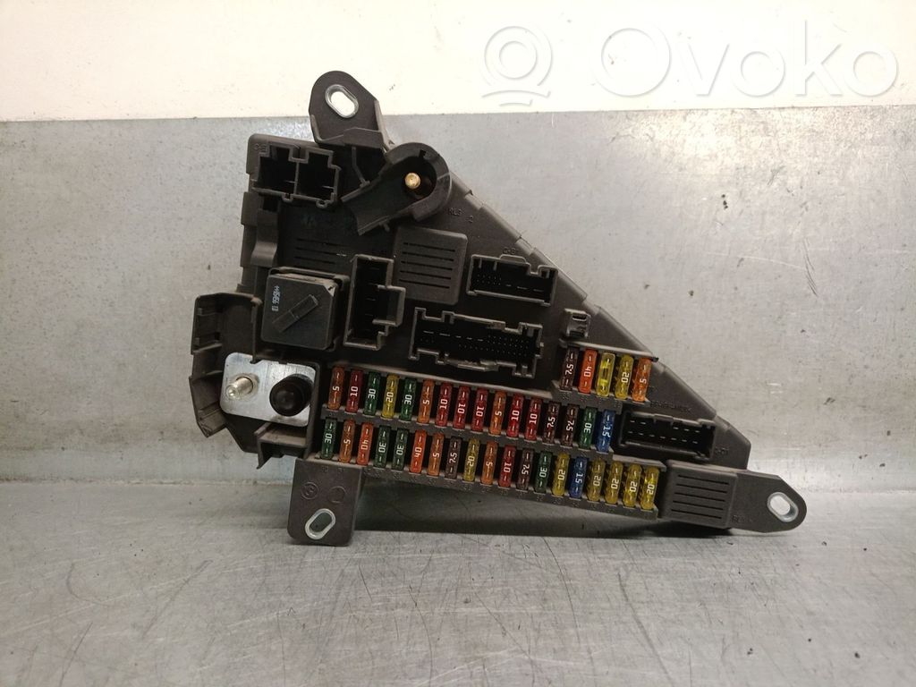 Fuse box set   6906618,518956024