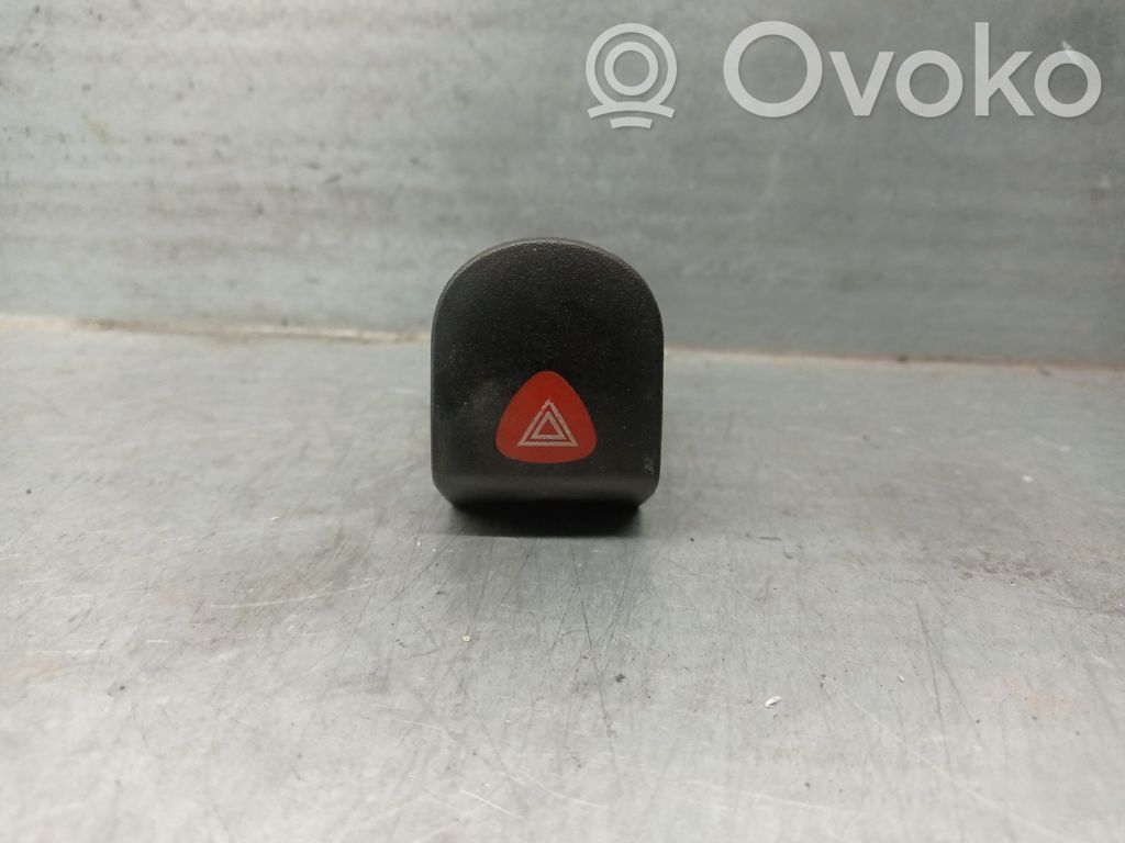 Nissan Kubistar Botón interruptor de luz de peligro 