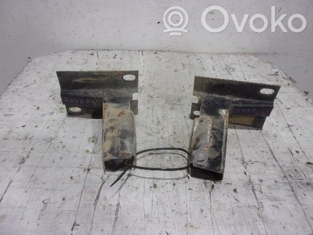 Audi A6 S6 C4 4A Soporte del parachoques delantero 