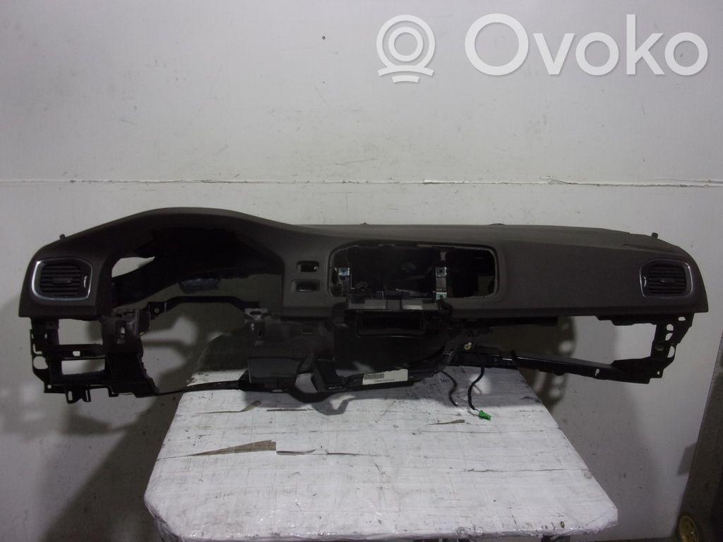 Volvo V60 Panelis 