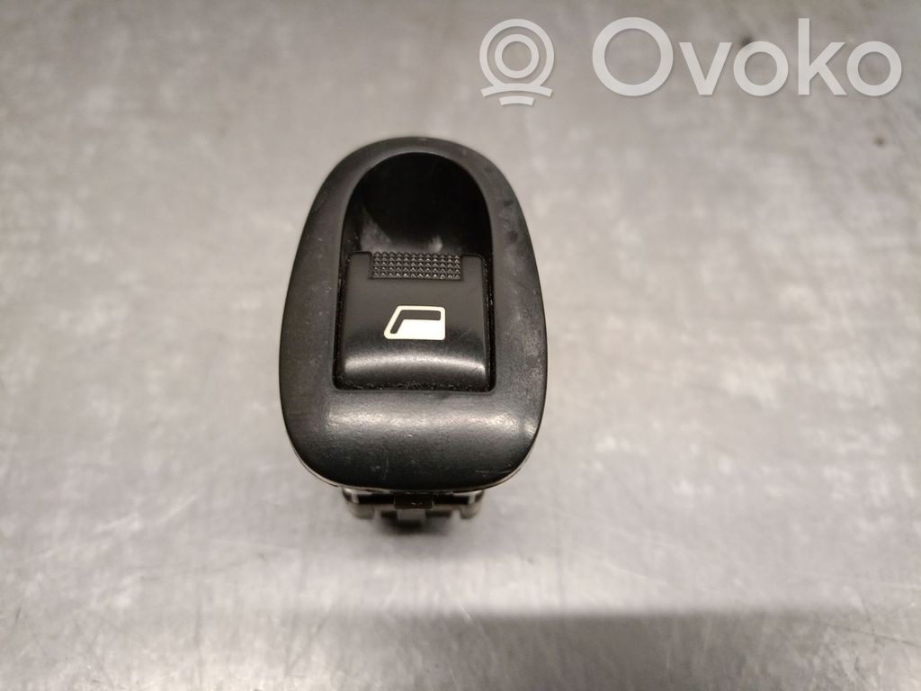 Peugeot 1007 Electric window control switch 