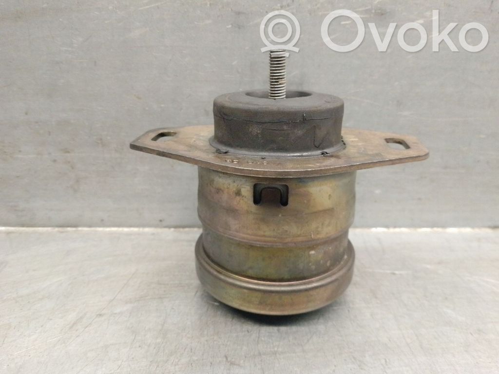 Engine mount bracket   CE42025221,184494