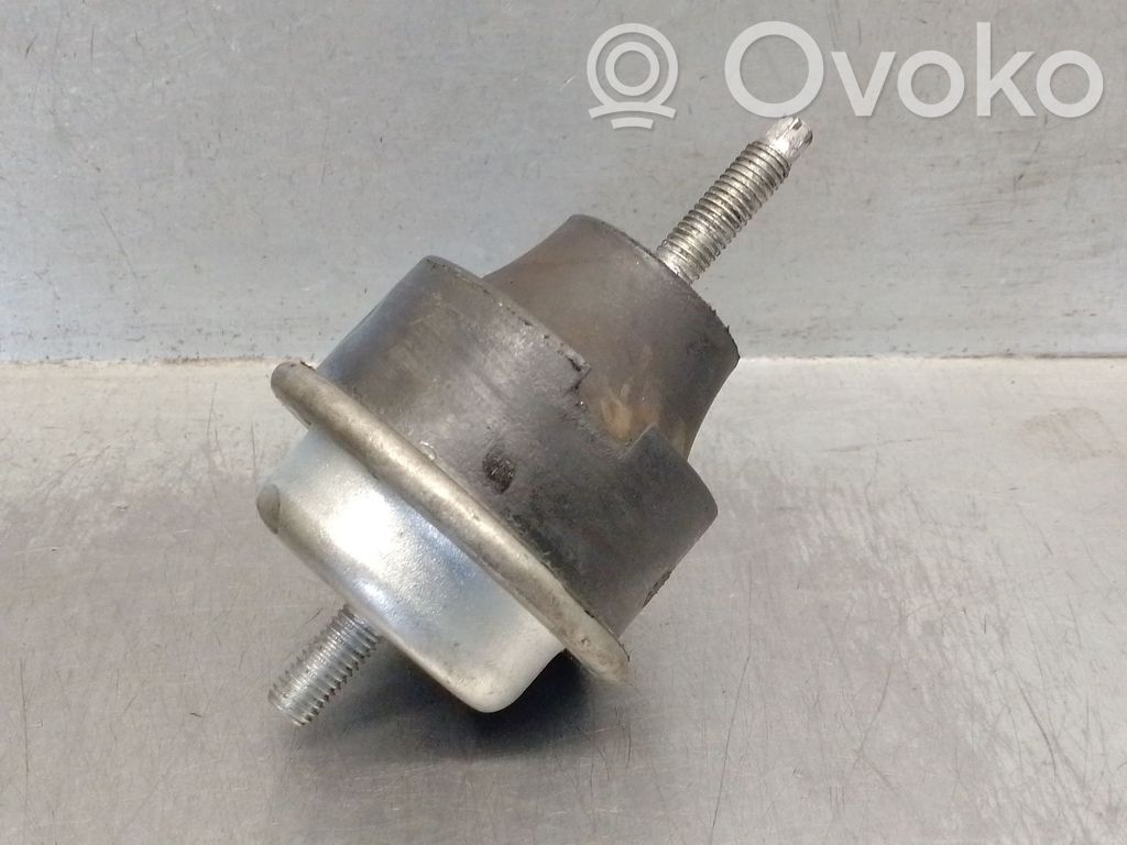 Peugeot 206 Engine mount bracket 