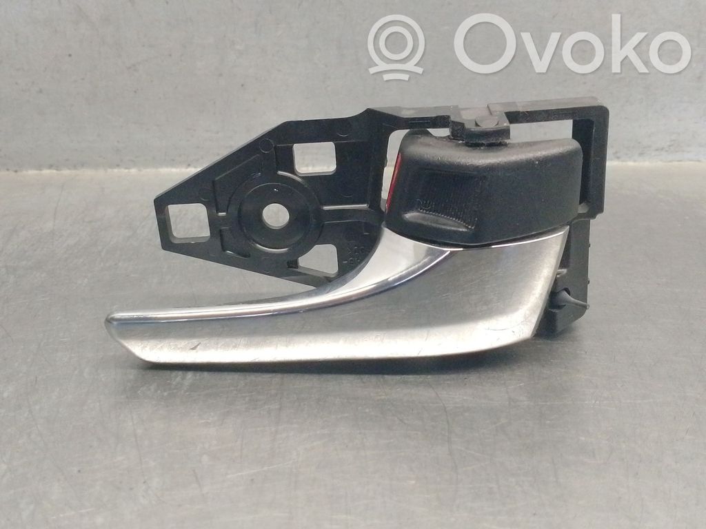 Toyota RAV 4 (XA40) Manecilla interna puerta trasera 