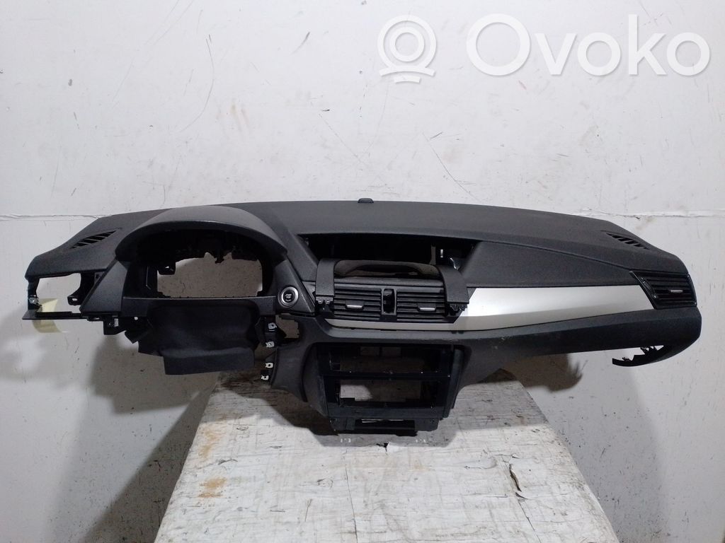 BMW X1 E84 Panelė 