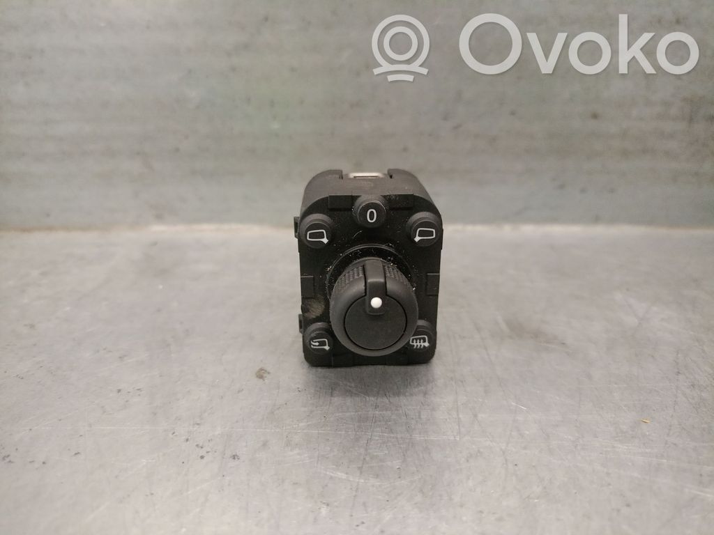 Audi Q2 - Wing mirror switch 