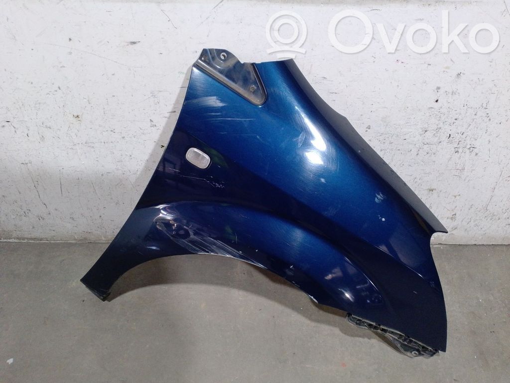 Toyota Corolla Verso E121 Sparnas 