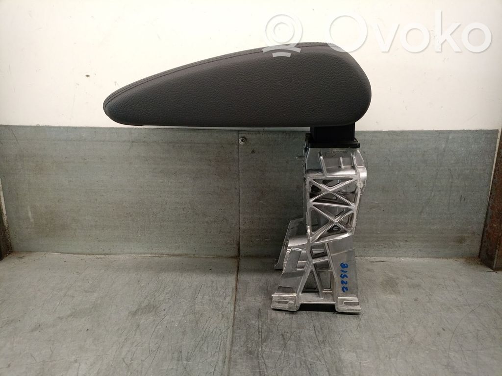 Audi Q2 - Armrest 