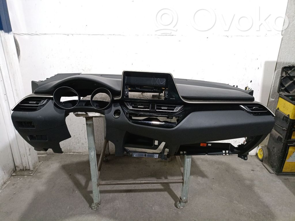 Toyota C-HR I Cruscotto