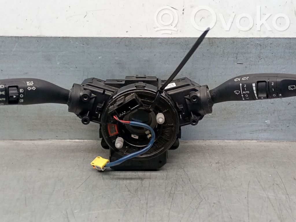 KIA Niro Interrupteur d'éclairage de la cabine dans le panneau 