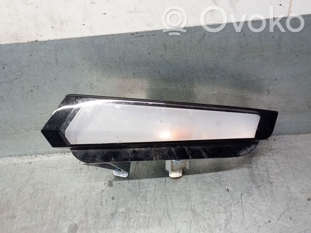 Iveco Daily 6th gen Phare frontale 