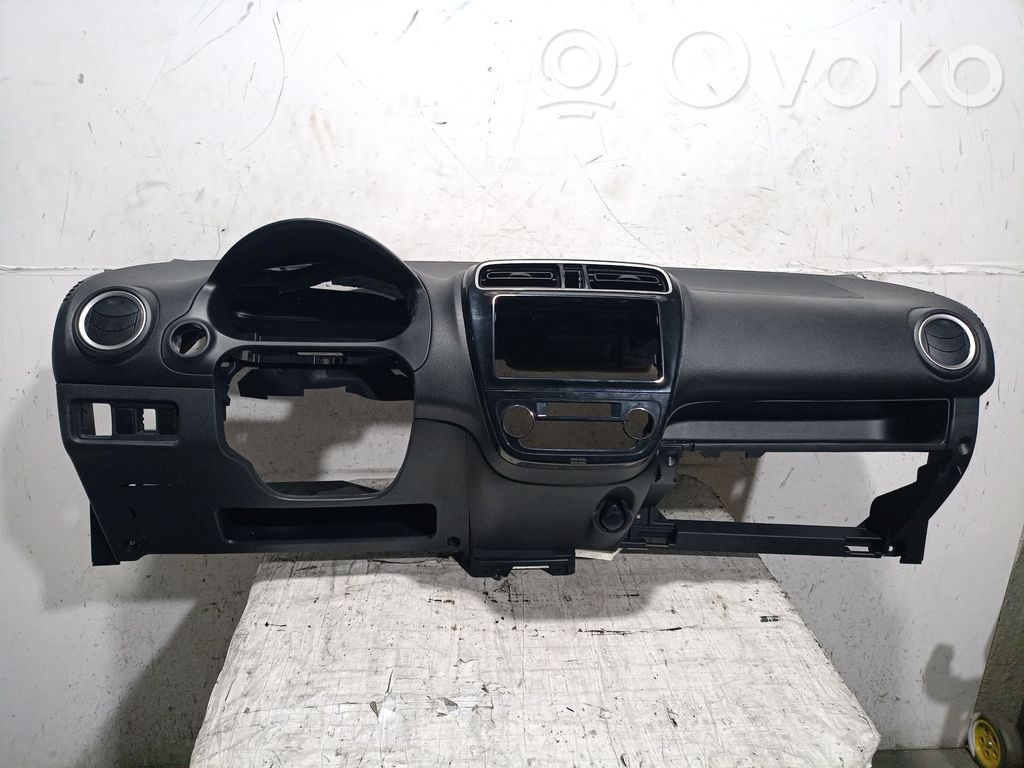 Mitsubishi Mirage VI G4 Attrage Panel de instrumentos 